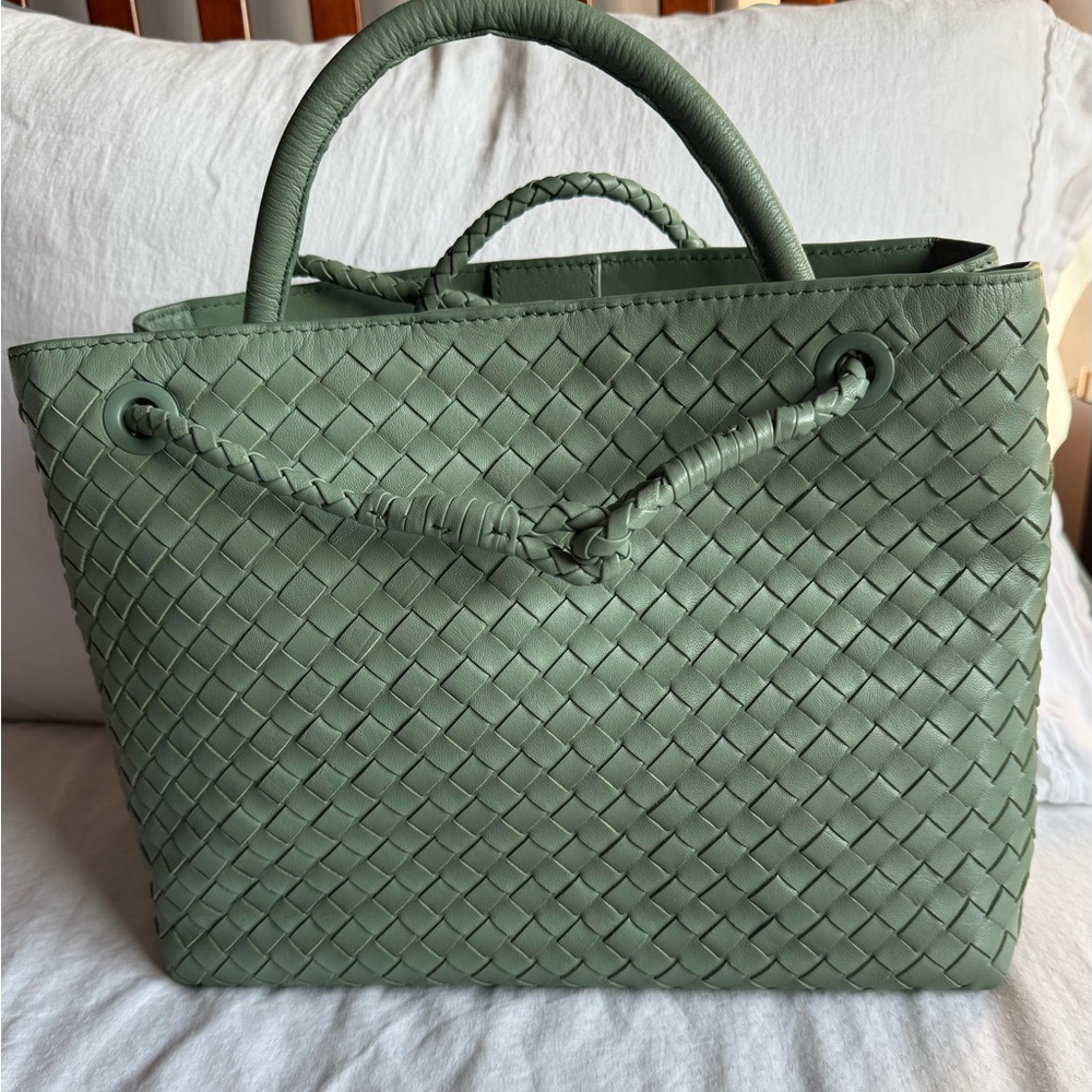 Quince Medium Italian Leather woven satchel
Sage - Picture 2 of 11